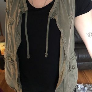 American Eagle slouchy army vest